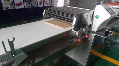 Laminadora de massa automática